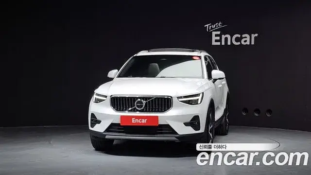 Volvo XC40 2025 — фото 3