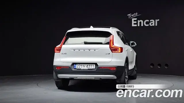 Volvo XC40 2025 — фото 4
