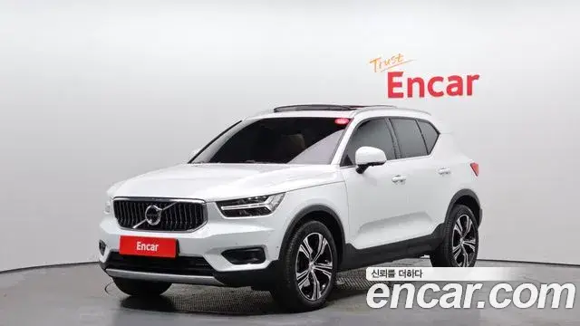 Volvo XC40 2022 — фото 2