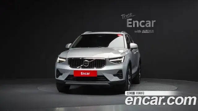 Volvo XC40 2024 — фото 3