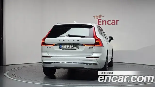 Volvo XC60 2023 — фото 4