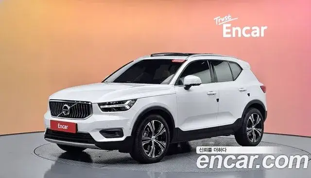 Volvo XC40 2021 — фото 2