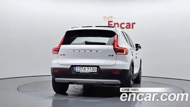 Volvo XC40 2021 — фото 4