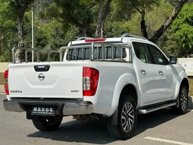 Nissan Navara 2022 — фото 4