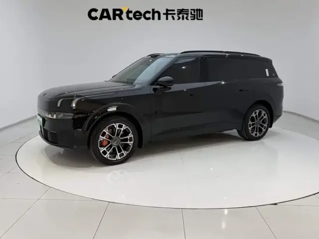 Lynk & Co 900 2025