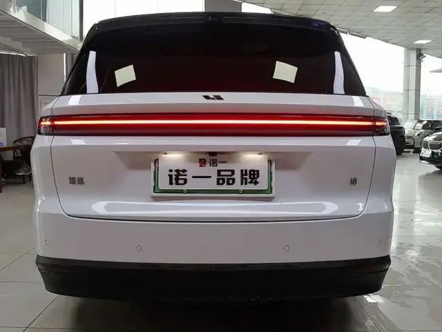 Li Auto i8 2025 — фото 4